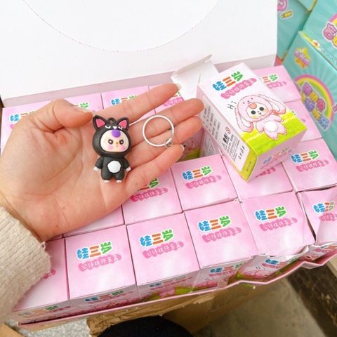Khay 24 Hộp Móc Khóa Baby Three – Bé Ba Nhiều Hình Loại To, Phụ Kiện Móc Khóa Đa Dạng -POPIKIDS
