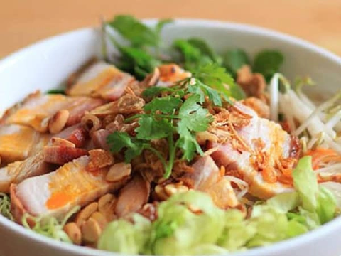 Bún xào thịt heo