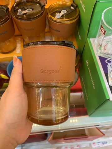 Cốc thuỷ tinh vàng Gorgous có lớp vỏ da chống nóng hàng cao cấp tặng kèm ống hút