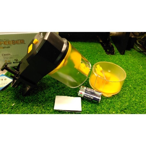 Máy cho cá ăn tự động Jeneca F-8805 (Tặng kèm 2 pin)