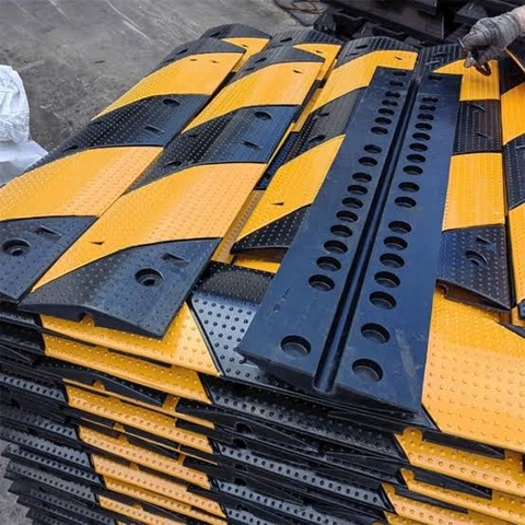 Gờ giảm tốc cao su