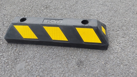 Cục chặn bánh xe 55 x15 x 10 cm