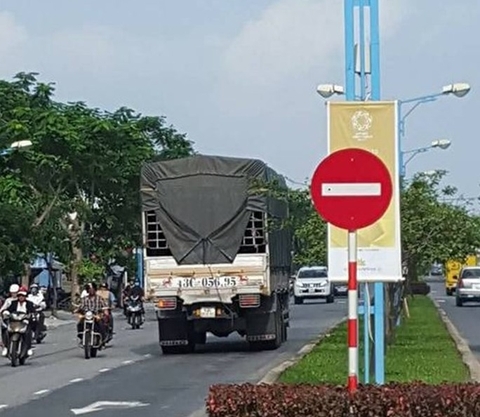 Biển cảnh báo cấm đi ngược chiều