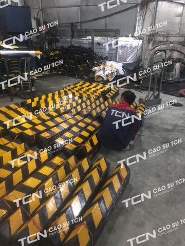 Ốp Cột Vuông Cao Su