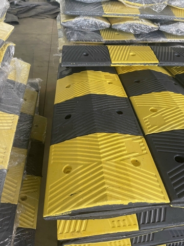 Gờ Giảm Tốc Cao Su 350x50mm