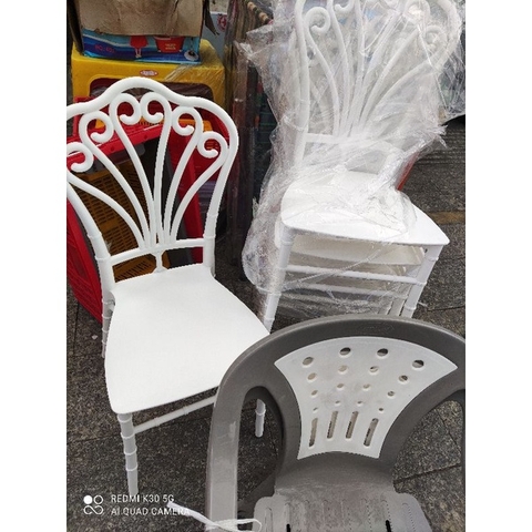 ghế tựa đại vương miện giá hấp dẫn