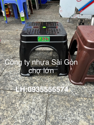 Ghế lùn cồ màu đen và màu nâu