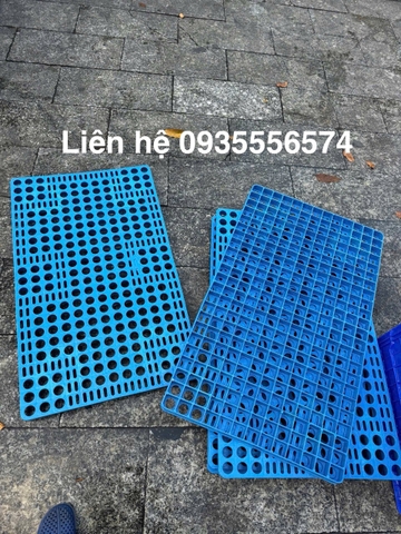 Pallet không chân mặt hở (60*100*3,5 cm ) màu xanh