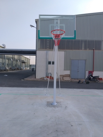 Lắp đặt trụ bóng rổ tại nhà máy sản xuất ở Bắc Ninh