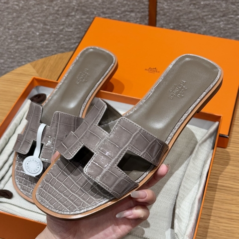 JD-1980 Alligator Slide Sandals in Etoupe Grey