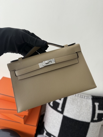 Kelly Pochette 22cm Swift Skin Beige Marfa Silver Hardware