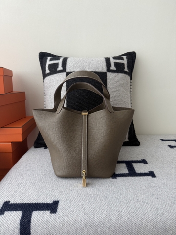 Picotin Lock 22cm Original Leather TC Clemence in Etoupe Grey with Gold Hardware