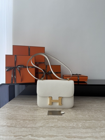 Constance 23cm New Style Mirror, Epsom Skin, CC10 Craie Color, Gold Hardware