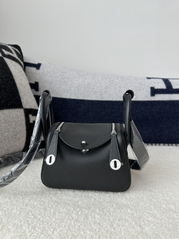 Lindy Mini in Imported Tc Clemence Leather, CK89 Noir (Black) with Silver Hardware.