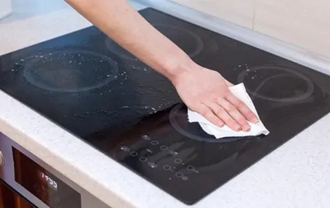 Cách làm sạch mặt bếp từ bị cháy đơn giản và hiệu quả