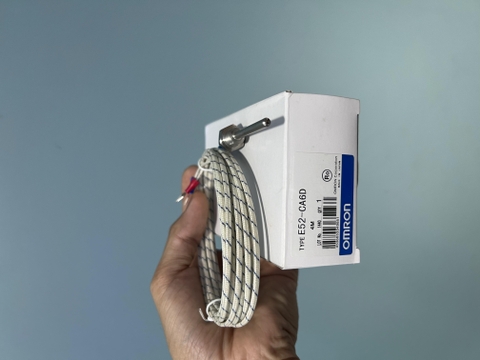 Cảm biến nhiệt độ Loại K OMRON E52-CA6D 2M