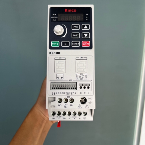 Biến tần 1 pha 220V ra 3 pha 220V Kinco KC100