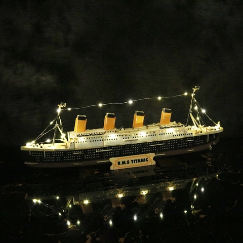 Đồ chơi lắp ráp gỗ 3D Mô hình Tàu R.M.S Titanic - Tặng kèm đèn Led trang trí