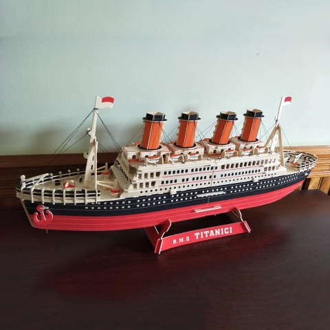 Đồ chơi lắp ráp gỗ 3D Mô hình tàu Titanic - Tặng kèm đèn LED USB trang trí