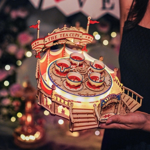 [BẢN QUỐC TẾ TIẾNG ANH] Mô hình Cơ động học Bàn Trà Tilt-A-Whirl EA04 Robotime