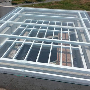 Khung sắt bảo vệ+ mái kính cường lực dày 10 ly