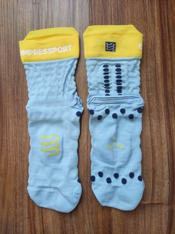 Tất cổ cao Compressport Pro Racing Socks v4.0 Ultralight High (Unisex)