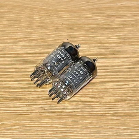 Bóng Đèn CV492. 12AX7 ECC83 Square Getter. Tấm 17mm Tested Nos