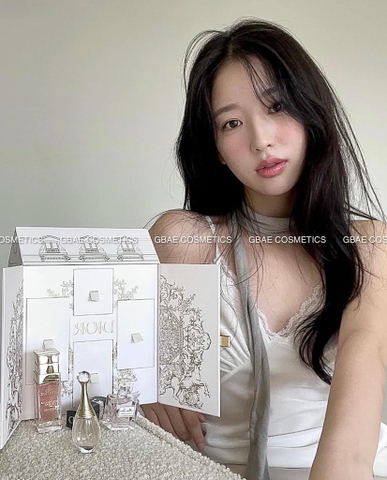 Set DIOR 30 Montaigne nước hoa mini + serum + son Dior 4pcs kèm túi giấy (họa tiết ngôi nhà)