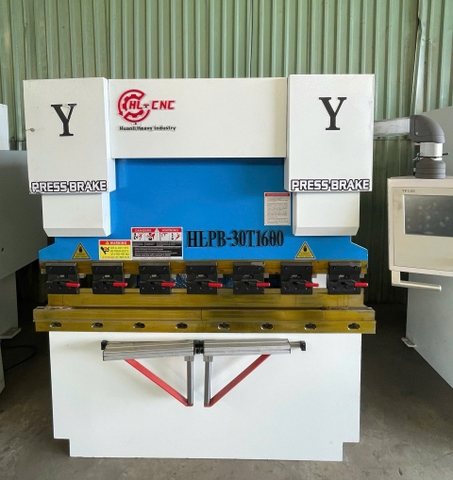 Máy Chấn 30Tấn 1M6