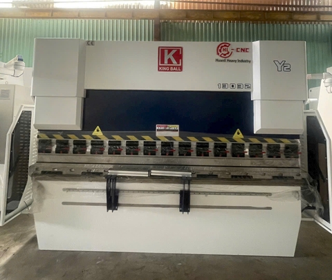 Máy Chấn CNC 130Tấn 3M2(4N+1)