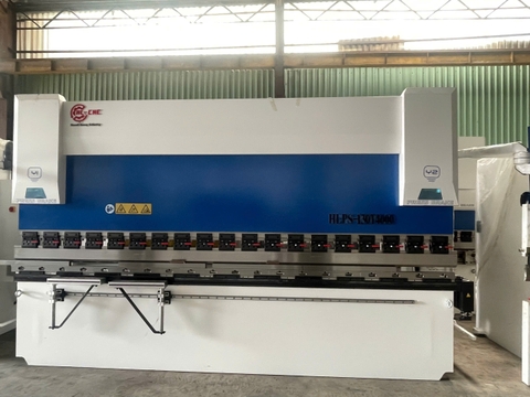 Máy chấn CNC 130T 4M