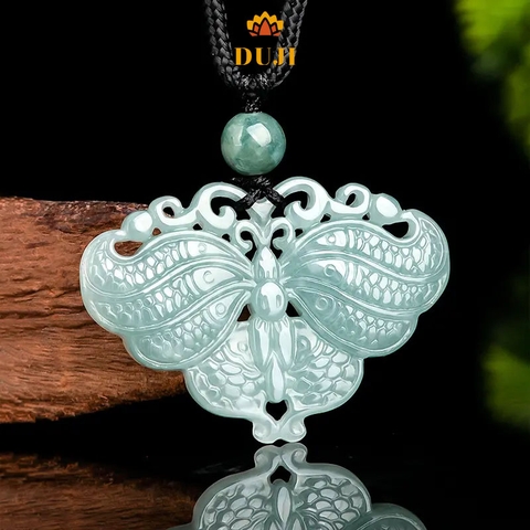 Mặt dây chuyền bướm nước xanh ngọc bích tự nhiên