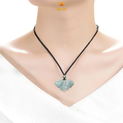 Mặt dây chuyền bướm nước xanh ngọc bích tự nhiên