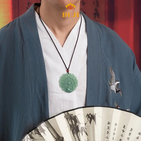 Mặt dây chuyền hình con công bằng đá Jadeite thiên nhiên nguyên chất