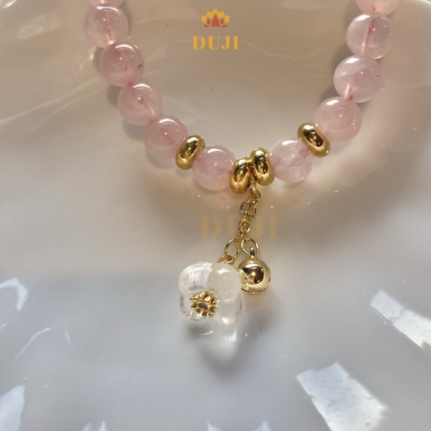 Vòng tay thạch anh hồng mix charm hoa ngọt ngào