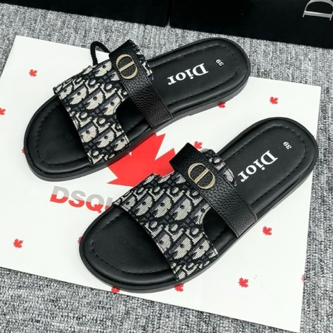 Dép lê nam quai ngang CD quai da Pu đen phối vải dệt vân chữ monogram tag logo bạc đế cao su đúc, Dép DIO Đế Khâu Thêu