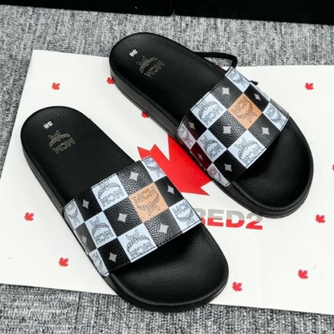 Dép lê quai nang nam nữ MCM đế cao su non quai da nhăn phối in hoạ tiết chữ tag logo bạc trước quai dầy dặn boy phố