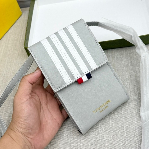 Túi đeo chéo nam nữ mini Thom da Pu nắp thêu 3 sọc màu kẻ vạch logo xanh đỏ viền phối dập chữ full box 2025