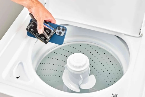 Không kiểm tra quần áo trước khi giặt