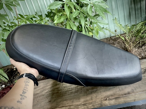 Yên zin tháo xe - TRIUMPH T100 / T120 tình trạng 90%