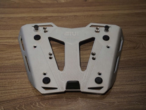 Đế thùng Givi Trekker Rack nhôm - 318