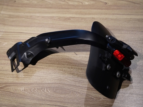 Thanh vè chắn bùn sau zin cho Triumph Trident - 340