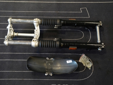 Combo Chảng ba + phuộc + vè zin cho BMW RNinet Scrambler - 384 KG