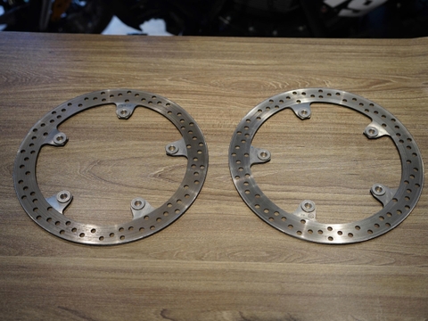 Cặp đĩa thắng trước zin BMW RNinet Scrambler - 395 KG