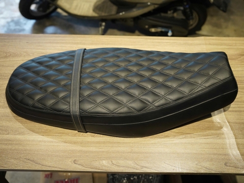 Yên zin Triumph Street Twin 900 đã bọc da lại - 400