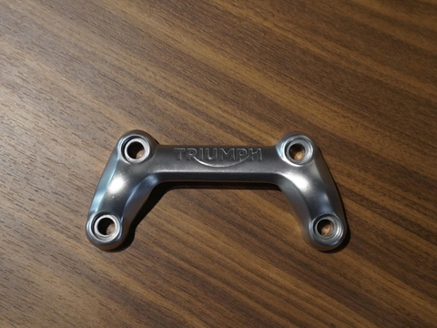 Nắp chụp ghi đông zin Triumph Street Twin màu bạc - 415