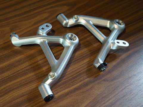 Cặp tai thỏ zin Triumph Scrambler 1200 màu bạc - 433KG