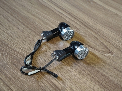 Cặp xi nhan đồ chơi chính hãng Triumph - 435 KG