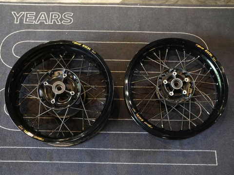 Cặp mâm Custom 17-17 cho Triumph - 449