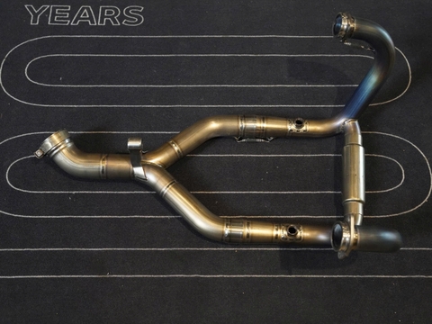 Cổ pô Titanium Akrapovic cho BMW RNineT (14-21) - 457 KG